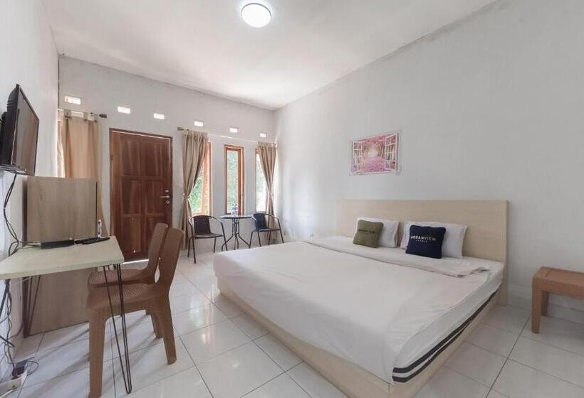 Urbanview Hotel D Pineapple Villa Ciater By Reddoorz