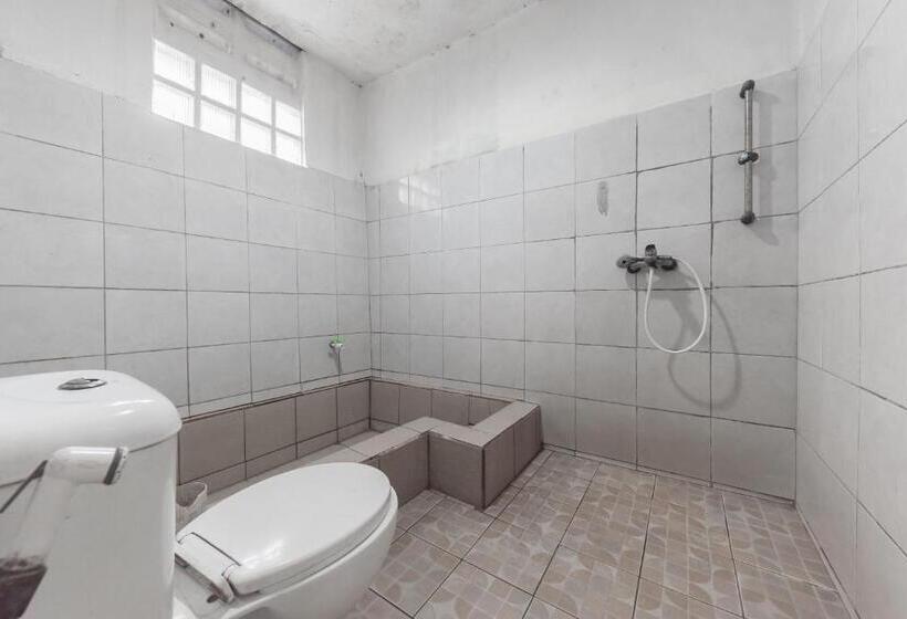 Urbanview Hotel D Pineapple Villa Ciater By Reddoorz