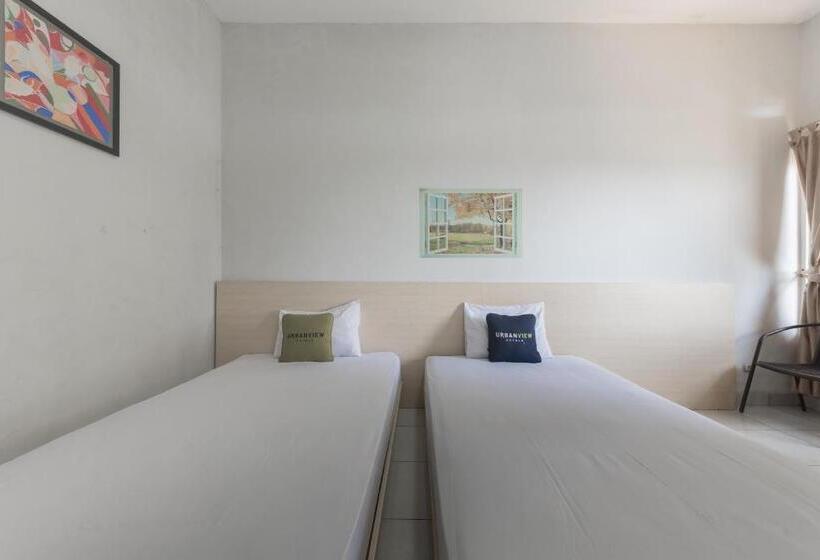 Urbanview Hotel D Pineapple Villa Ciater By Reddoorz