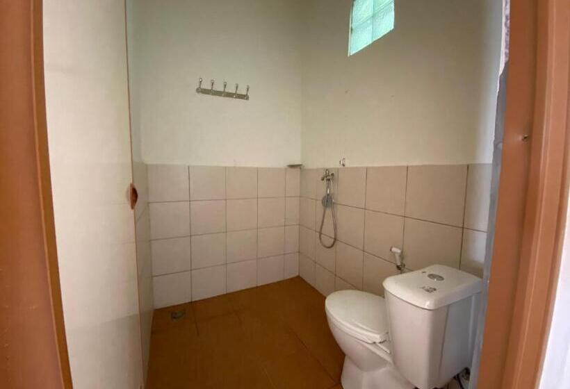 Urbanview Hotel D Pineapple Villa Ciater By Reddoorz