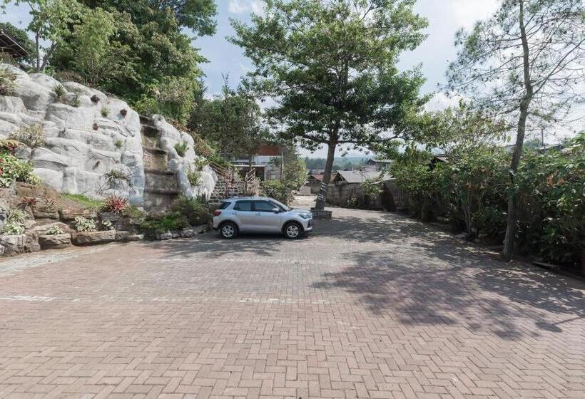 Urbanview Hotel D Pineapple Villa Ciater By Reddoorz