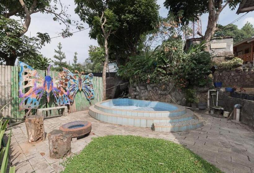 Urbanview Hotel D Pineapple Villa Ciater By Reddoorz