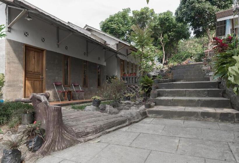 Urbanview Hotel D Pineapple Villa Ciater By Reddoorz