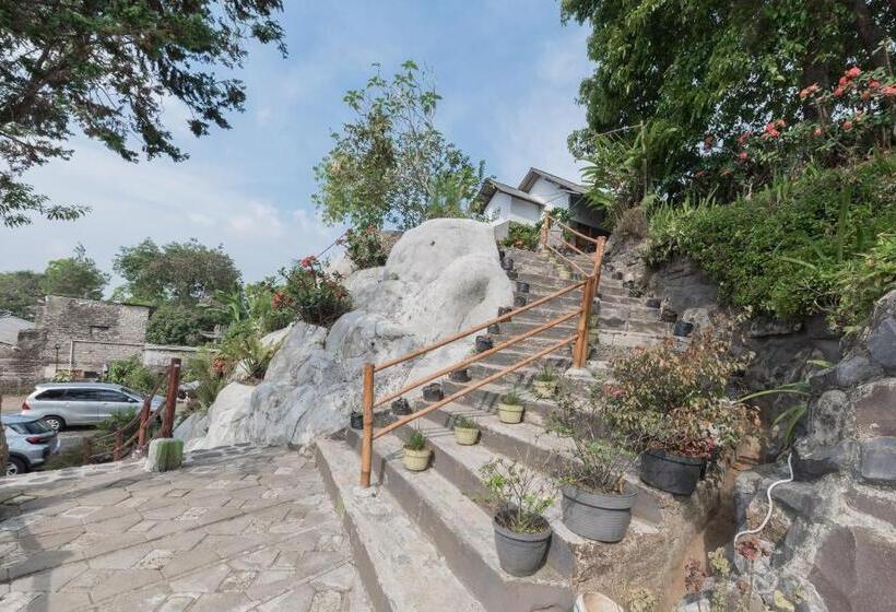 Urbanview Hotel D Pineapple Villa Ciater By Reddoorz