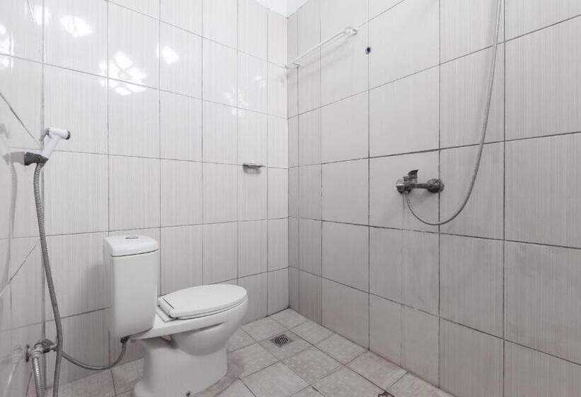 Urbanview Hotel D Pineapple Villa Ciater By Reddoorz