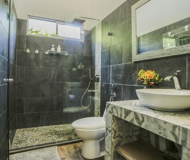 Alloro Jungle Villas