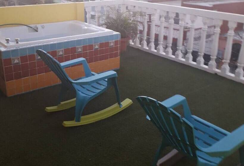 Bed and Breakfast Cancun Guest House 4 Terrace Tub