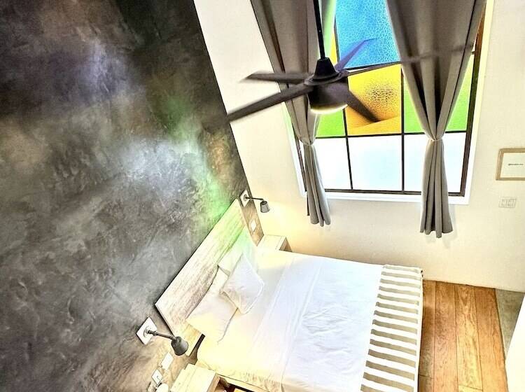 تختخواب و صبحانه Baja House