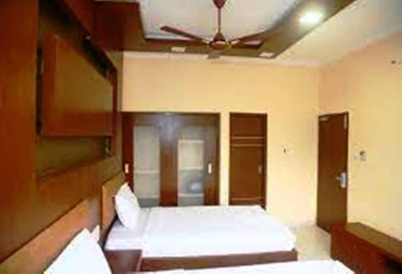 Отель Balaje Residency