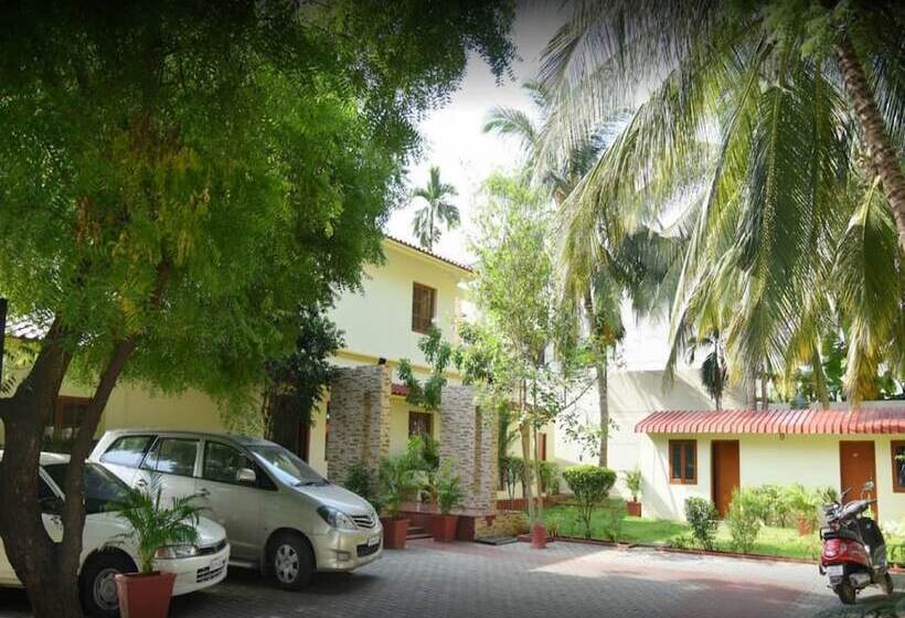 Отель Balaje Residency