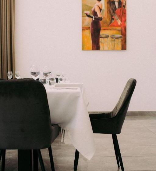 酒店 Complex Adora