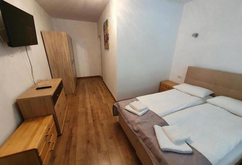 酒店 Complex Adora