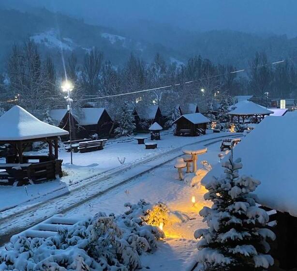 酒店 Complex Adora