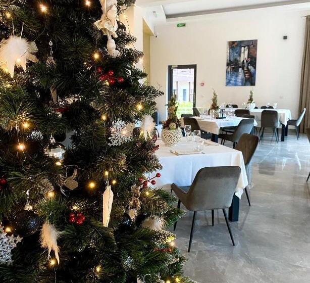 酒店 Complex Adora