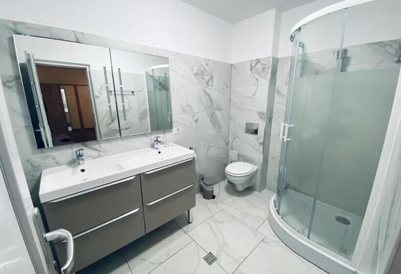 酒店 Complex Adora