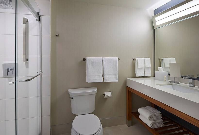 فندق Courtyard By Marriott Oshawa