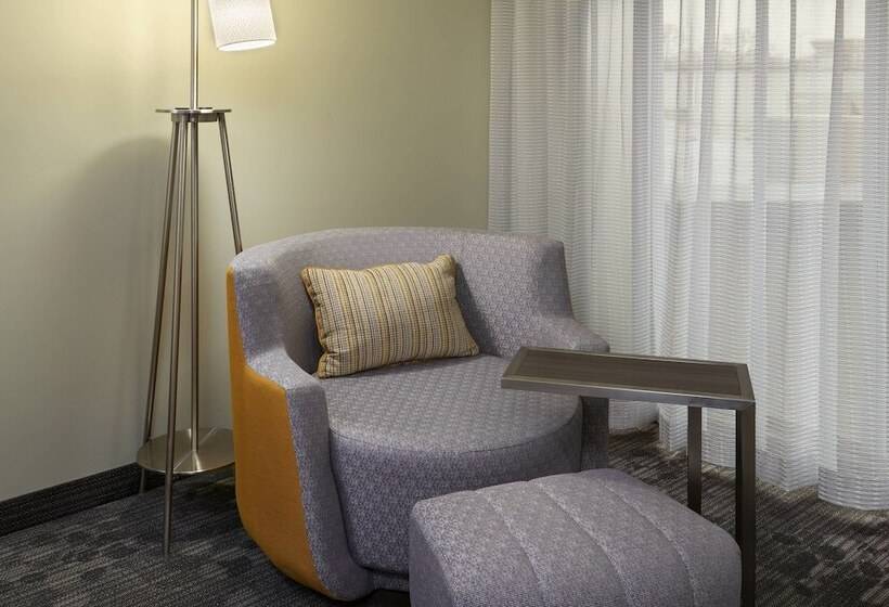 فندق Courtyard By Marriott Oshawa