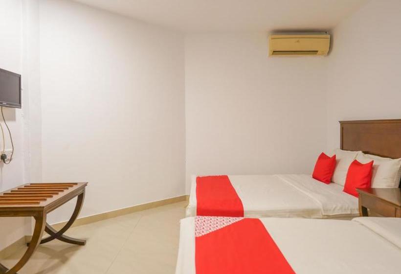 Отель Oyo 1227 Aa Inn