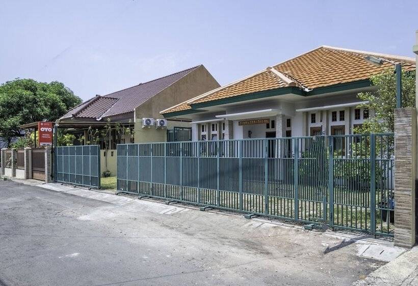 هتل Oyo 2072 Wisma Teratai