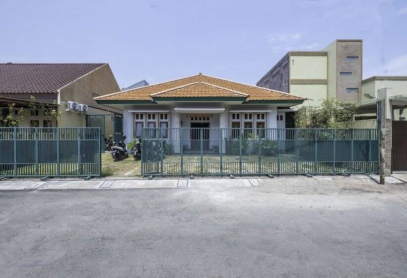 فندق Oyo 2072 Wisma Teratai