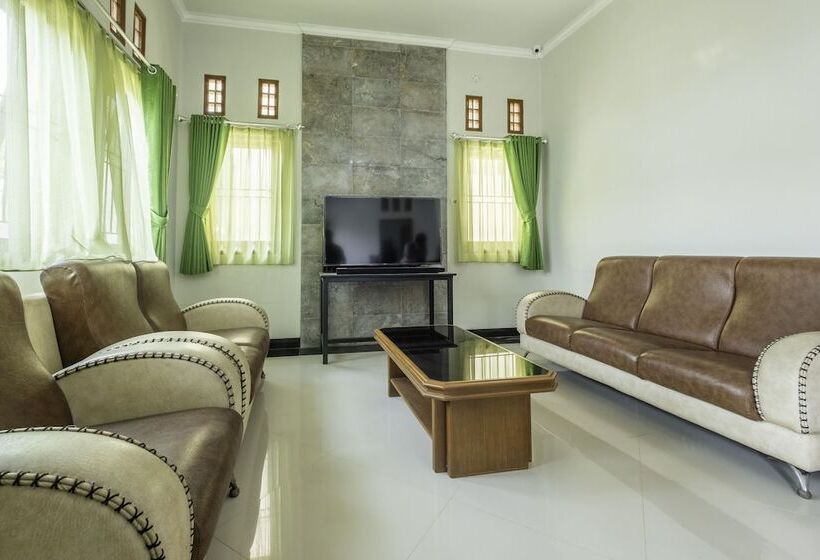 هتل Oyo 2072 Wisma Teratai