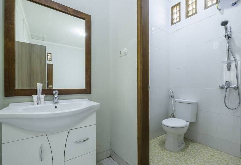 هتل Oyo 2072 Wisma Teratai