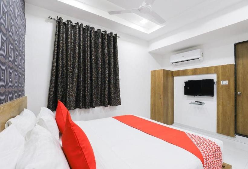 فندق Oyo 49805 The Midway Sky