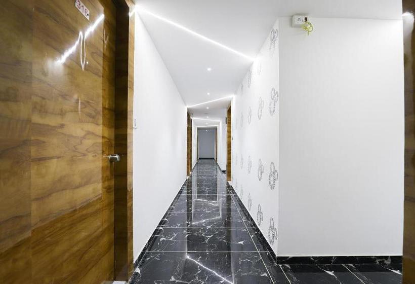 فندق Oyo 49805 The Midway Sky