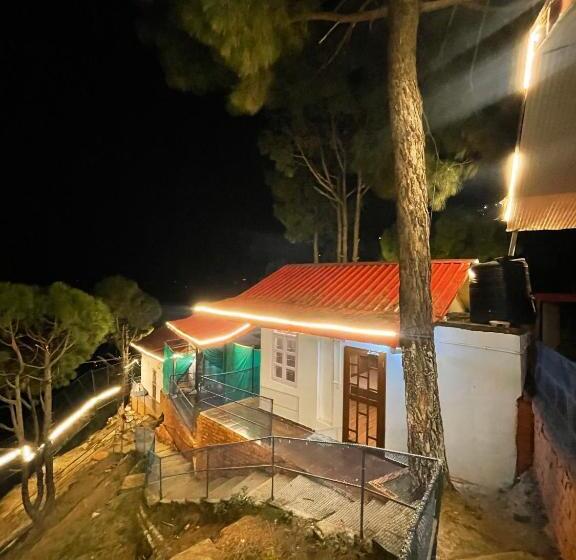 فندق Popping Pines Resort