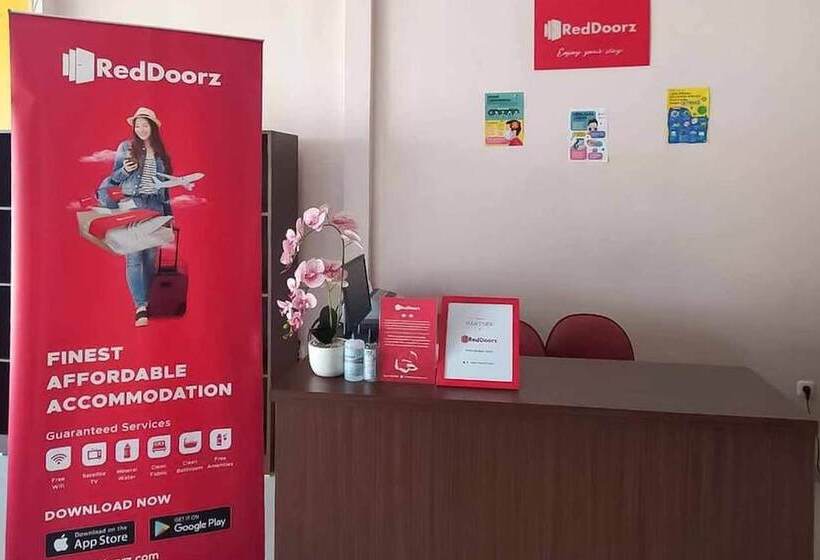 Отель Reddoorz Near Universitas Widyagama Malang 2