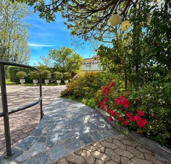 هتل Ristorante Mariuccia Varese