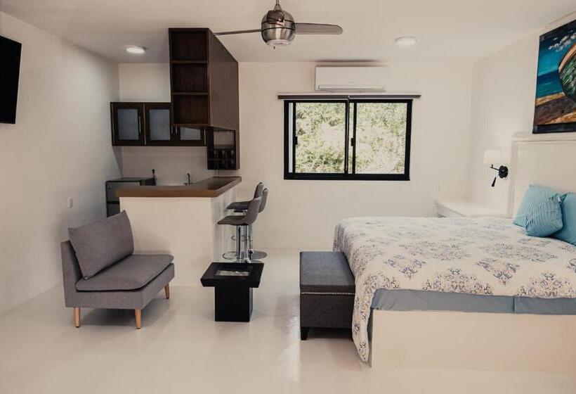 هتل Royal Palm Bacalar Cabañas & Lagoon Club