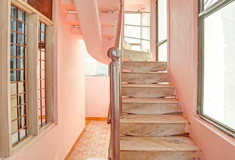 호텔 Spot On 67642 Sindhu Lodge