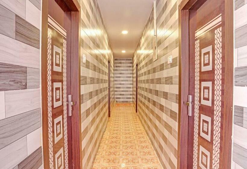 호텔 Spot On 67642 Sindhu Lodge