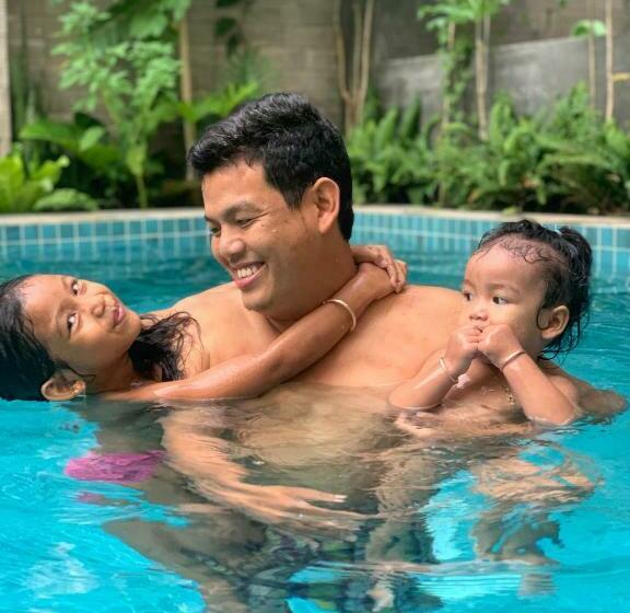 Отель The J Break Boutique