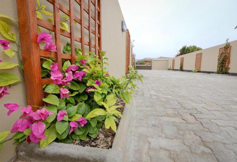 Пансион Desert Jackal Guesthouse