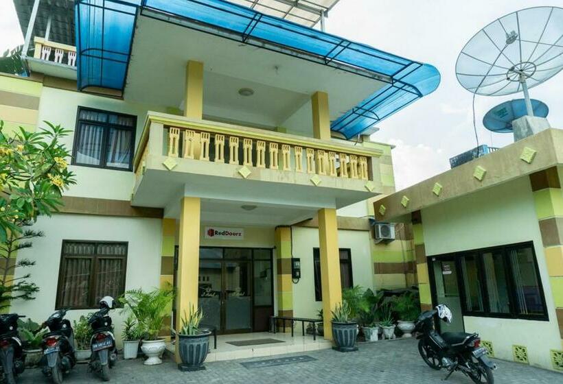 膳宿费 Reddoorz @ Gatot Subroto Ende