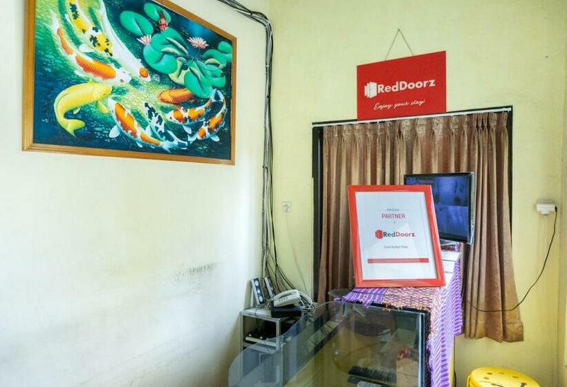 펜션 Reddoorz @ Gatot Subroto Ende