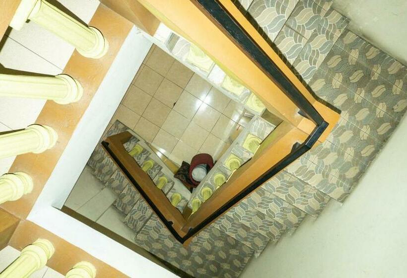 펜션 Reddoorz @ Gatot Subroto Ende