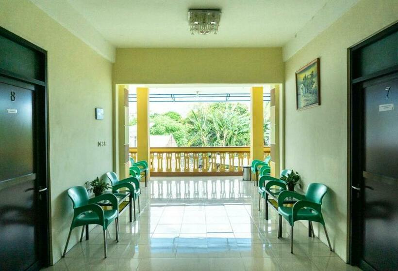 پانسیون Reddoorz @ Gatot Subroto Ende