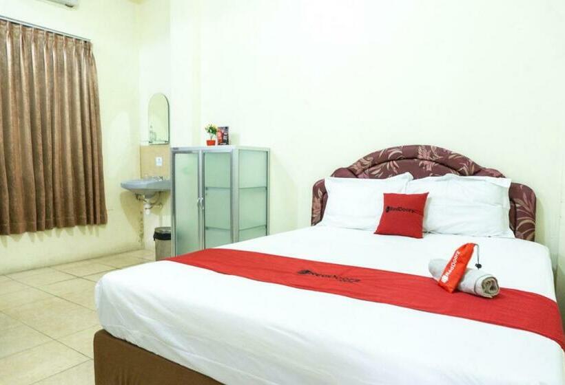 펜션 Reddoorz @ Gatot Subroto Ende