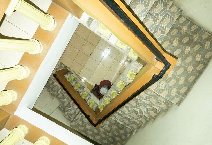 펜션 Reddoorz @ Gatot Subroto Ende