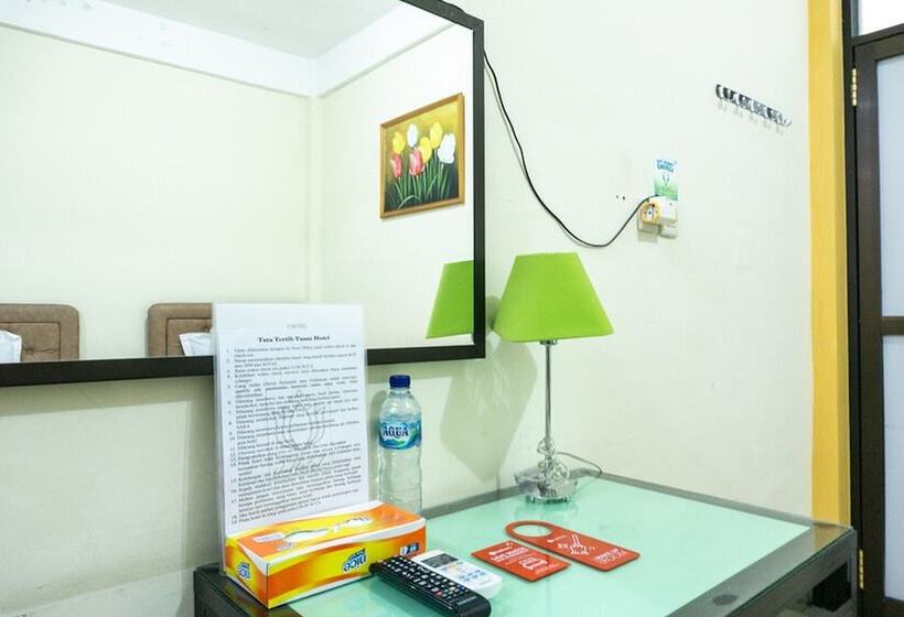 پانسیون Reddoorz @ Gatot Subroto Ende