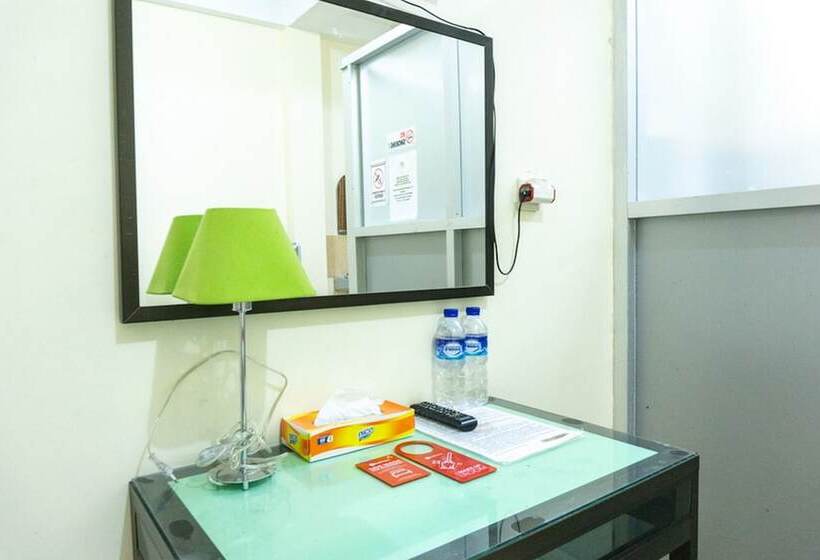 펜션 Reddoorz @ Gatot Subroto Ende