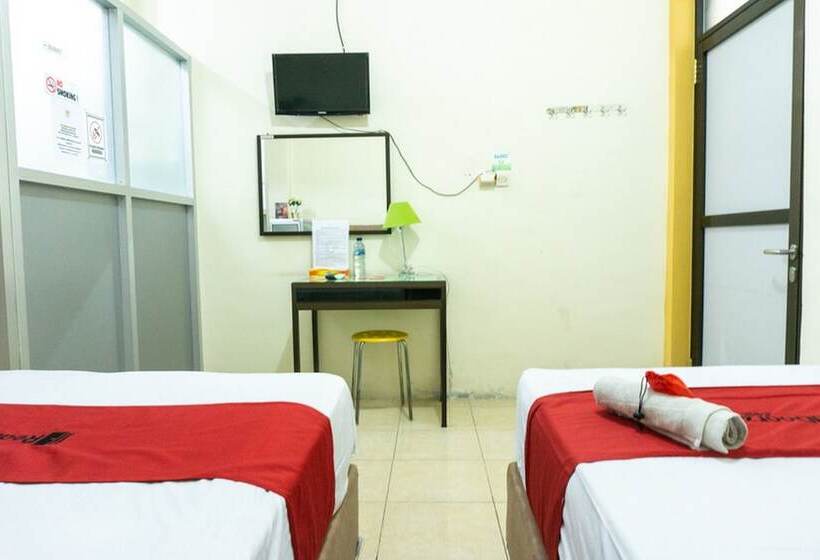 پانسیون Reddoorz @ Gatot Subroto Ende