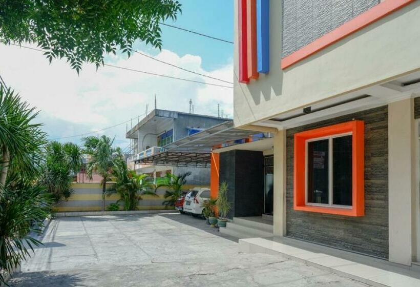 Пансион Reddoorz Near Millenium Waterpark Palu