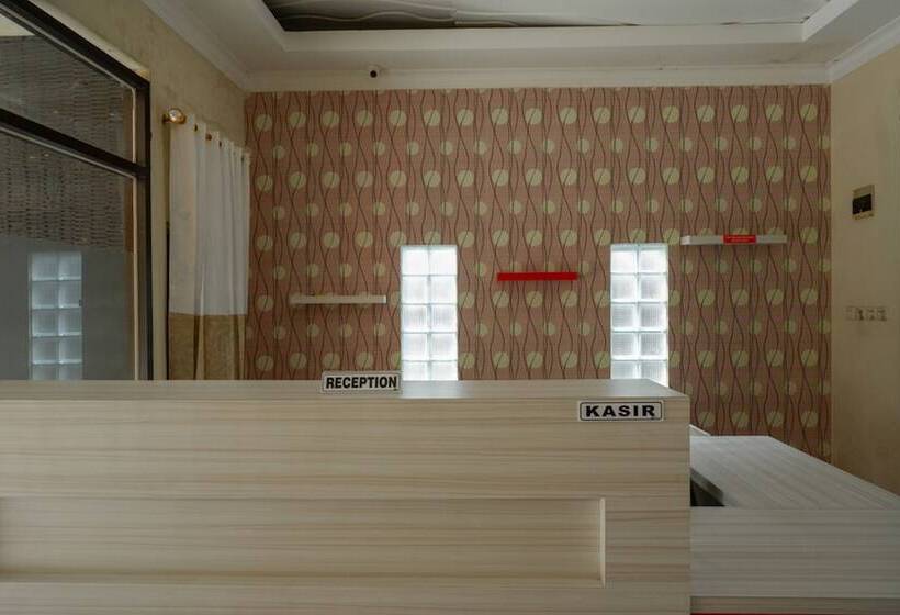 Пансион Reddoorz Near Millenium Waterpark Palu