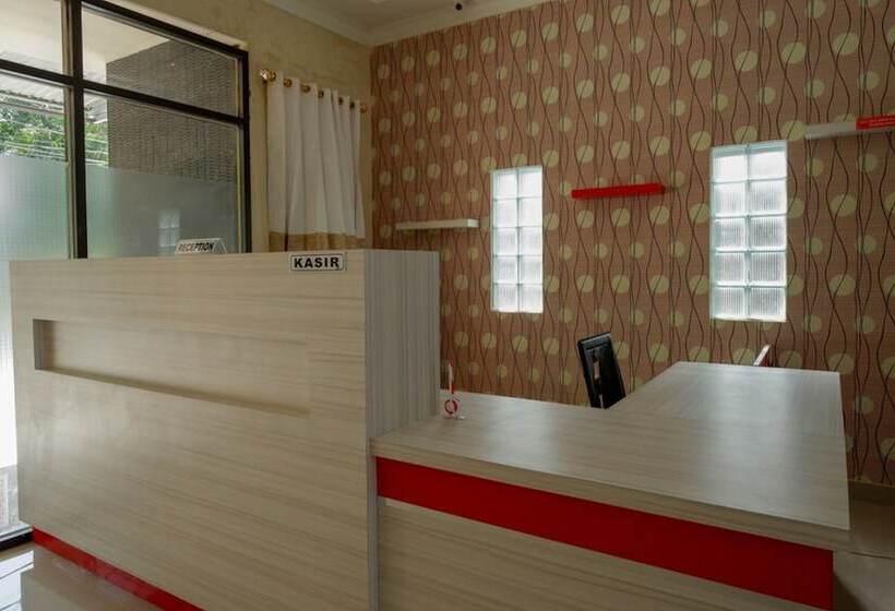 Пансион Reddoorz Near Millenium Waterpark Palu