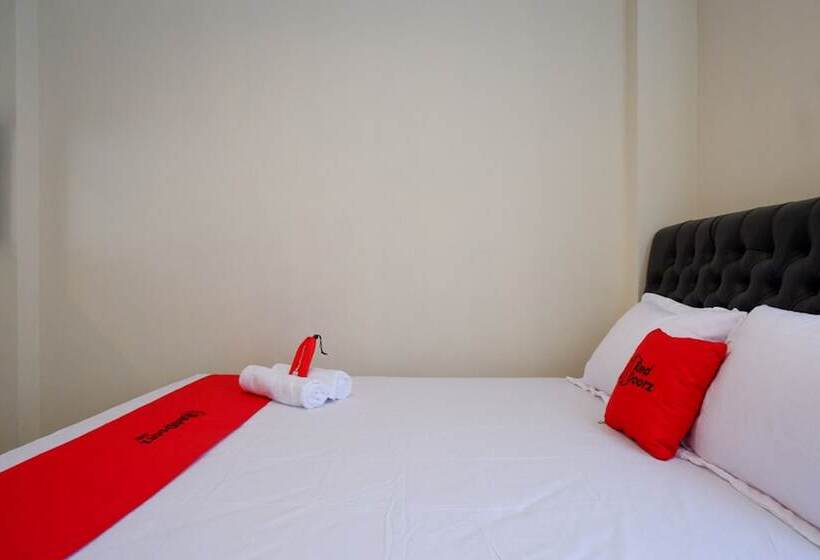 Пансион Reddoorz Near Millenium Waterpark Palu