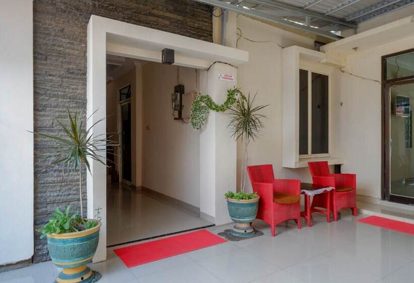 Пансион Reddoorz Near Millenium Waterpark Palu